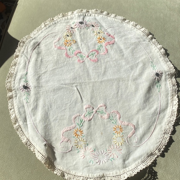 11 Vintage doilies in various shapes and sizes Some have imperfections - Picture 11 of 15